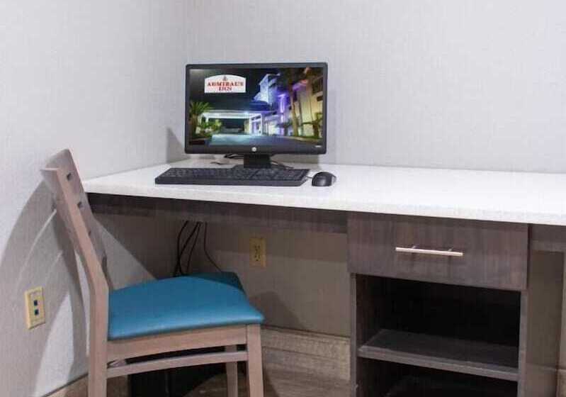 호텔 Admiral's Inn On Tybee Island