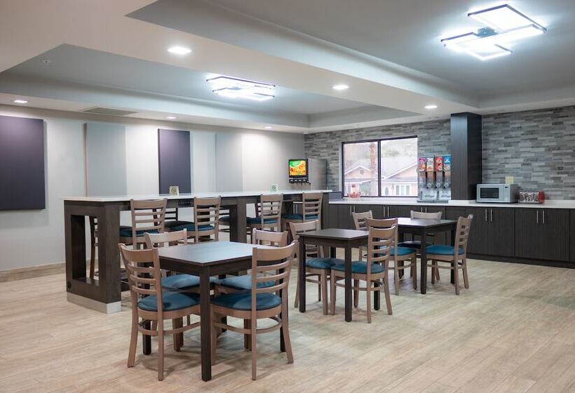 호텔 Admiral's Inn On Tybee Island