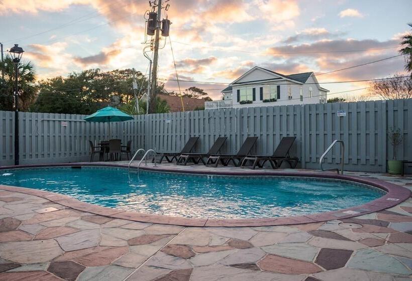 ホテル Admiral's Inn On Tybee Island