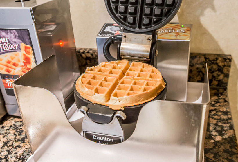 בית מלון כפרי Rodeway Inn