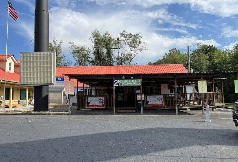 فندق Country Hearth Inn & Suites Cartersville