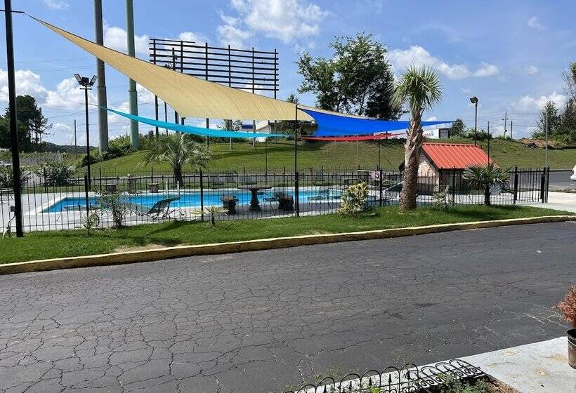 فندق Country Hearth Inn & Suites Cartersville