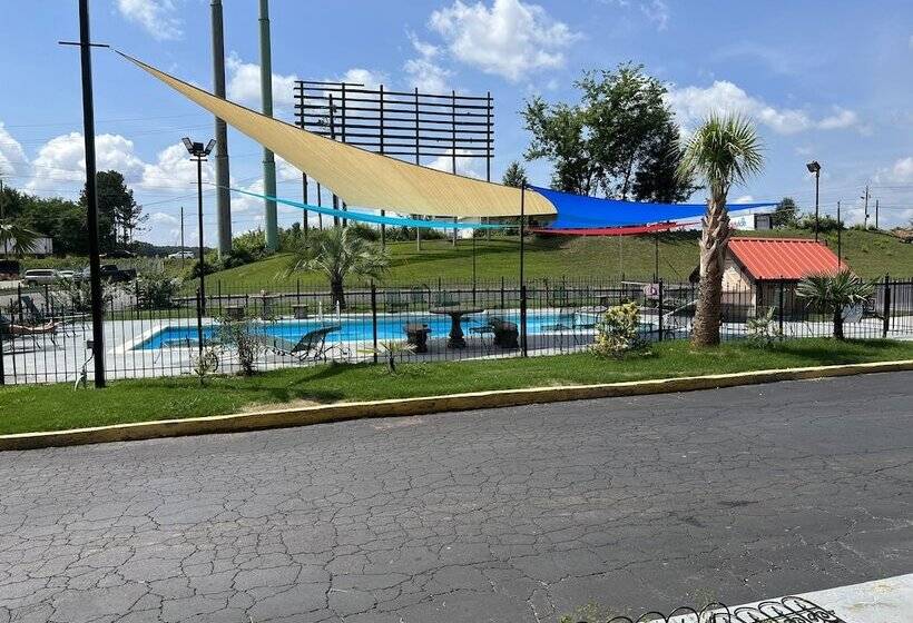 فندق Country Hearth Inn & Suites Cartersville