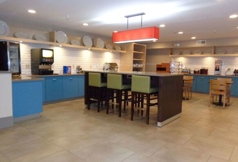 فندق Country Inn & Suites By Radisson, Cedar Rapids Airport, Ia