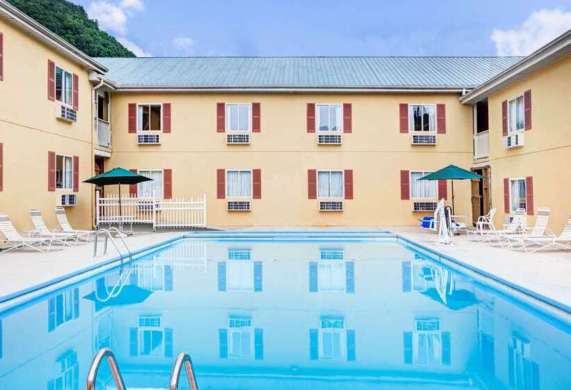 호텔 Days Inn & Suites By Wyndham Downtown Gatlinburg Parkway