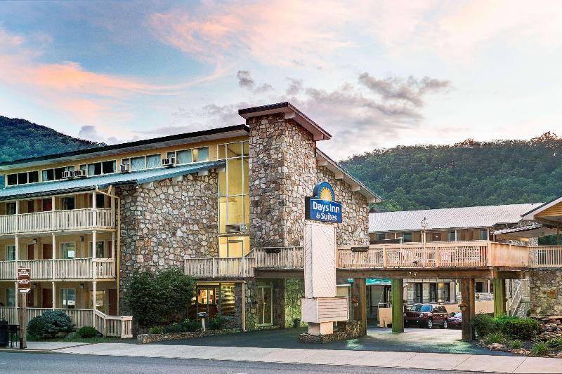 호텔 Days Inn & Suites By Wyndham Downtown Gatlinburg Parkway