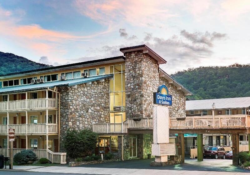 호텔 Days Inn & Suites By Wyndham Downtown Gatlinburg Parkway