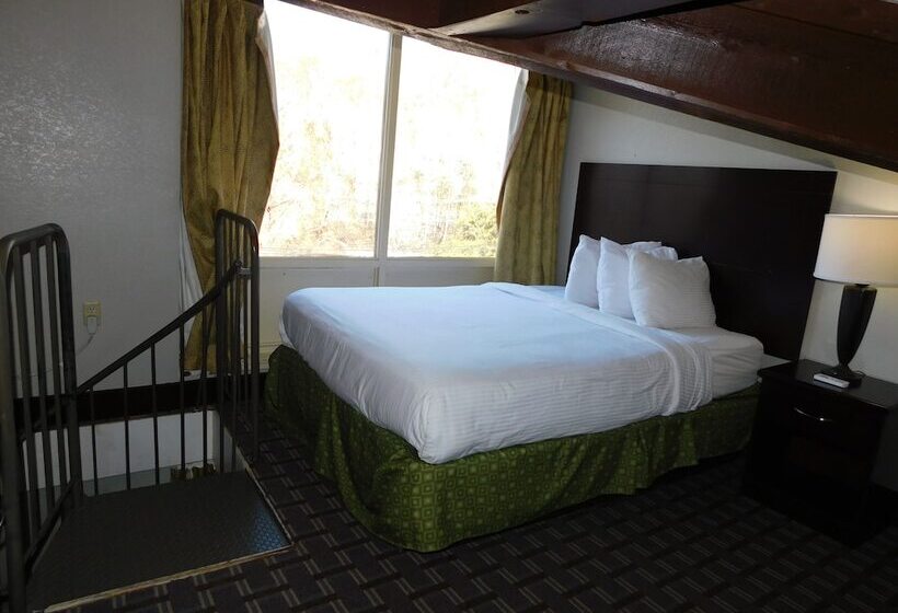 호텔 Days Inn & Suites By Wyndham Downtown Gatlinburg Parkway