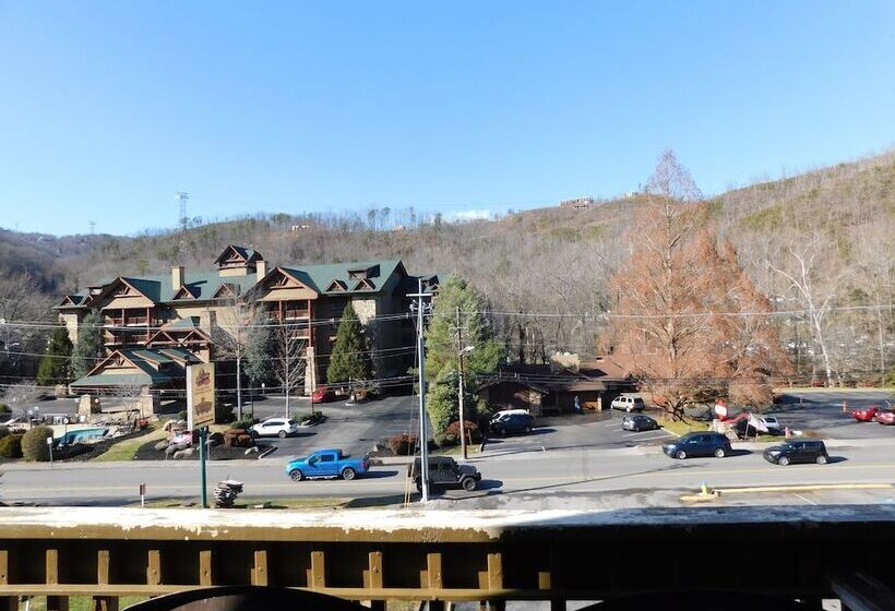 호텔 Days Inn & Suites By Wyndham Downtown Gatlinburg Parkway