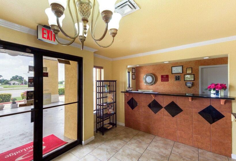 فندق Econo Lodge Inn & Suites Downtown Northeast Near Fort Sam Houston