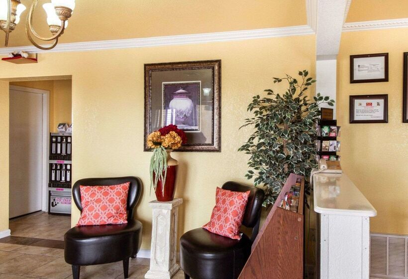 فندق Econo Lodge Inn & Suites Downtown Northeast Near Fort Sam Houston