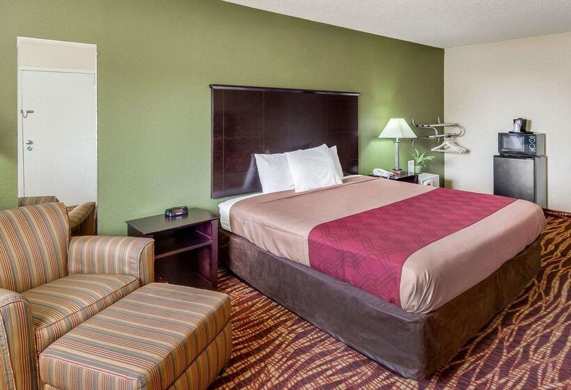 فندق Econo Lodge Inn & Suites Downtown Northeast Near Fort Sam Houston