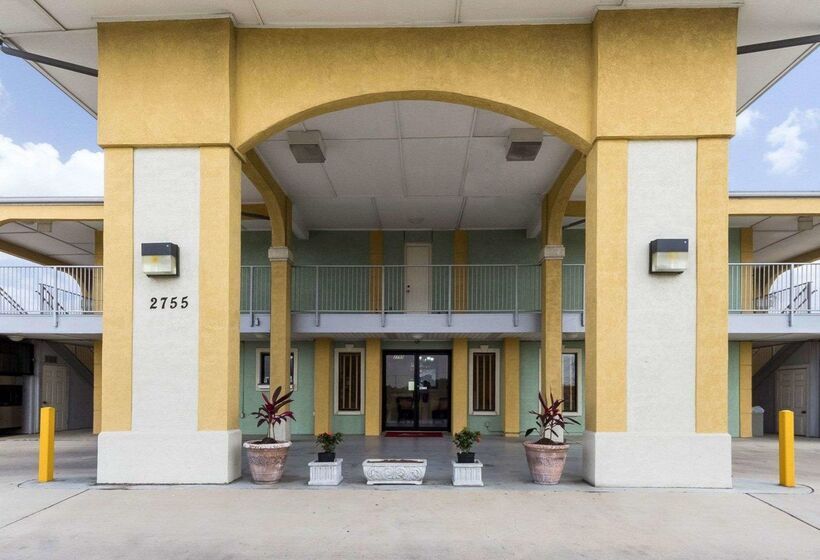 فندق Econo Lodge Inn & Suites Downtown Northeast Near Fort Sam Houston