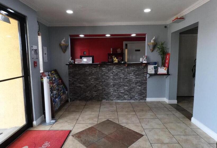 فندق Econo Lodge Inn & Suites Downtown Northeast Near Fort Sam Houston