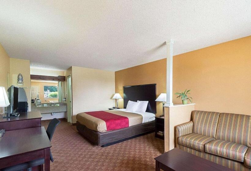 فندق Econo Lodge Inn & Suites Downtown Northeast Near Fort Sam Houston