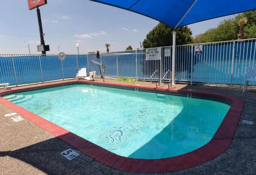 فندق Econo Lodge Inn & Suites Downtown Northeast Near Fort Sam Houston