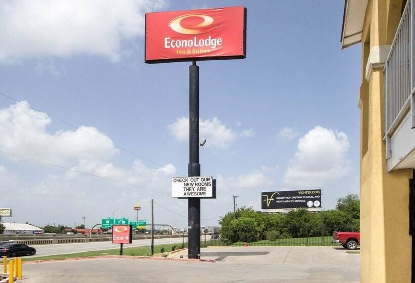 فندق Econo Lodge Inn & Suites Downtown Northeast Near Fort Sam Houston
