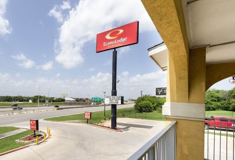 فندق Econo Lodge Inn & Suites Downtown Northeast Near Fort Sam Houston
