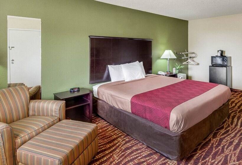 فندق Econo Lodge Inn & Suites Downtown Northeast Near Fort Sam Houston
