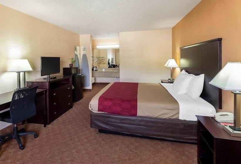 فندق Econo Lodge Inn & Suites Downtown Northeast Near Fort Sam Houston