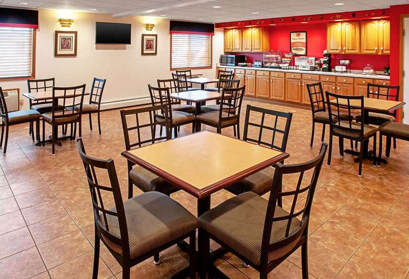 هتل Econo Lodge On The Bay