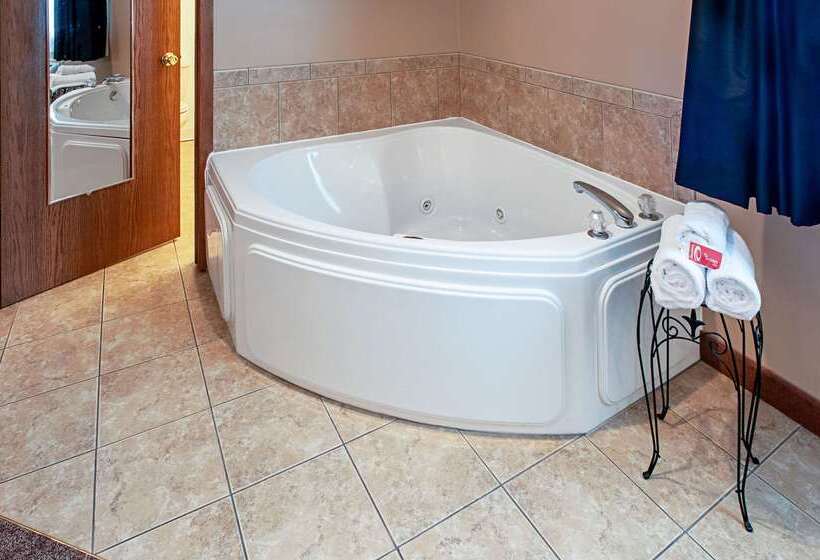 فندق Econo Lodge On The Bay