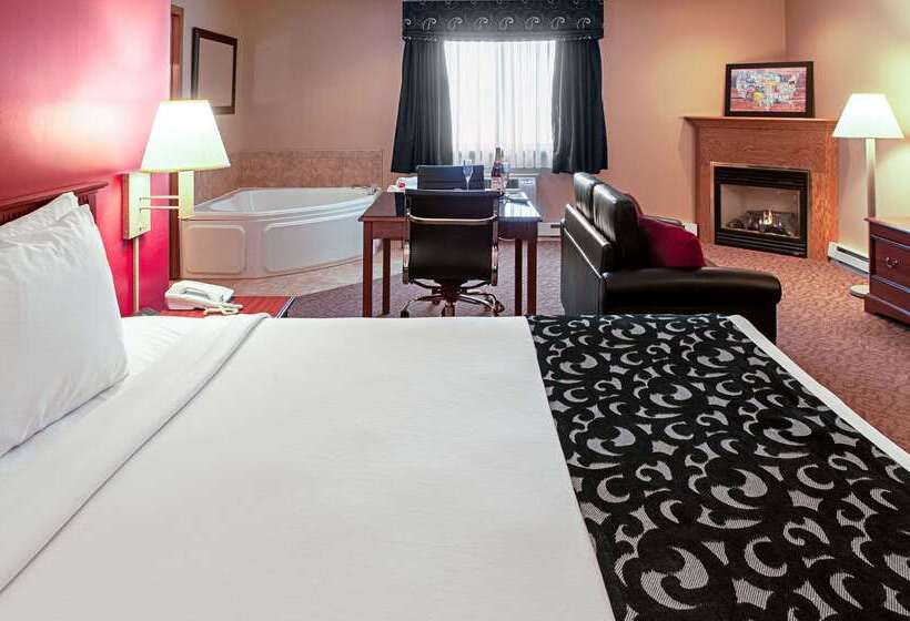 هتل Econo Lodge On The Bay