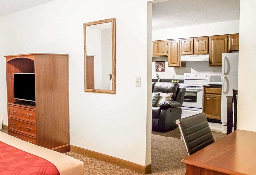 هتل Econo Lodge On The Bay
