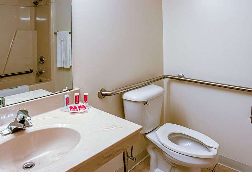 فندق Econo Lodge On The Bay