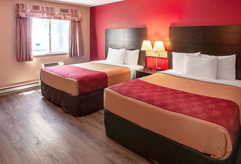 فندق Econo Lodge On The Bay