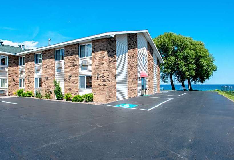 فندق Econo Lodge On The Bay