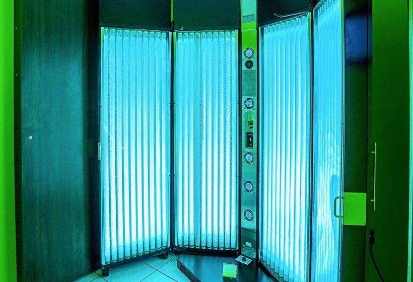 فندق Econo Lodge On The Bay