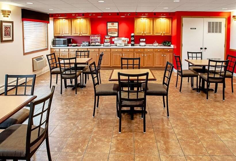 فندق Econo Lodge On The Bay