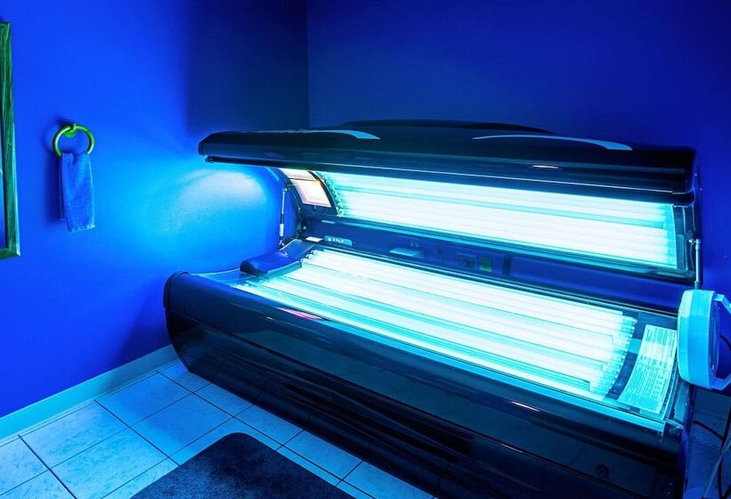 فندق Econo Lodge On The Bay