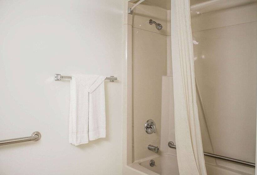 فندق Econo Lodge On The Bay