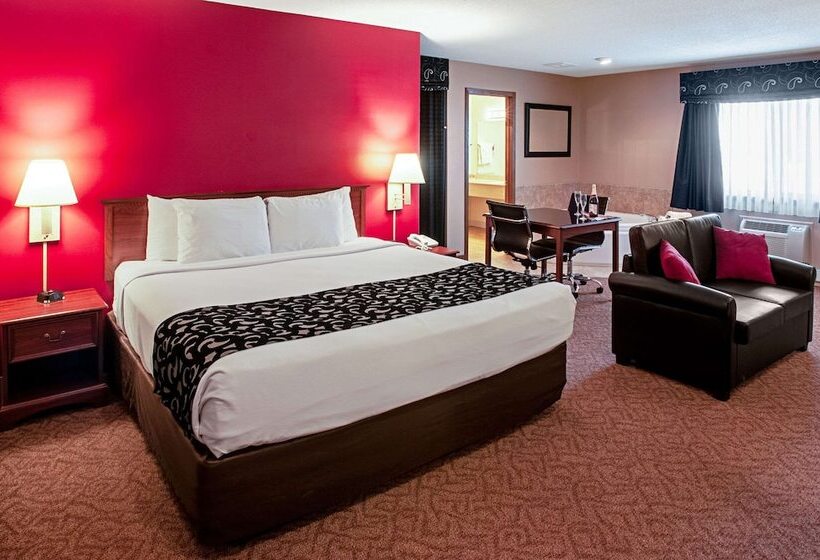 فندق Econo Lodge On The Bay