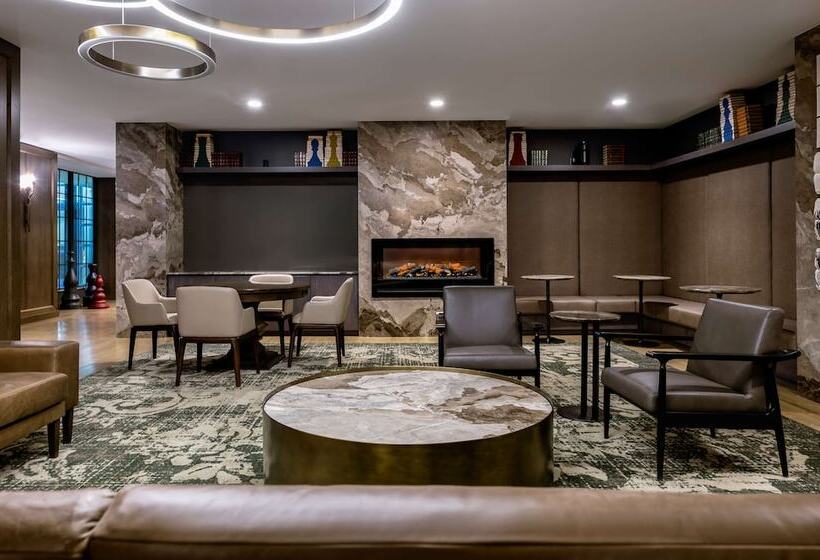 Отель Fort Des Moines, Curio Collection By Hilton