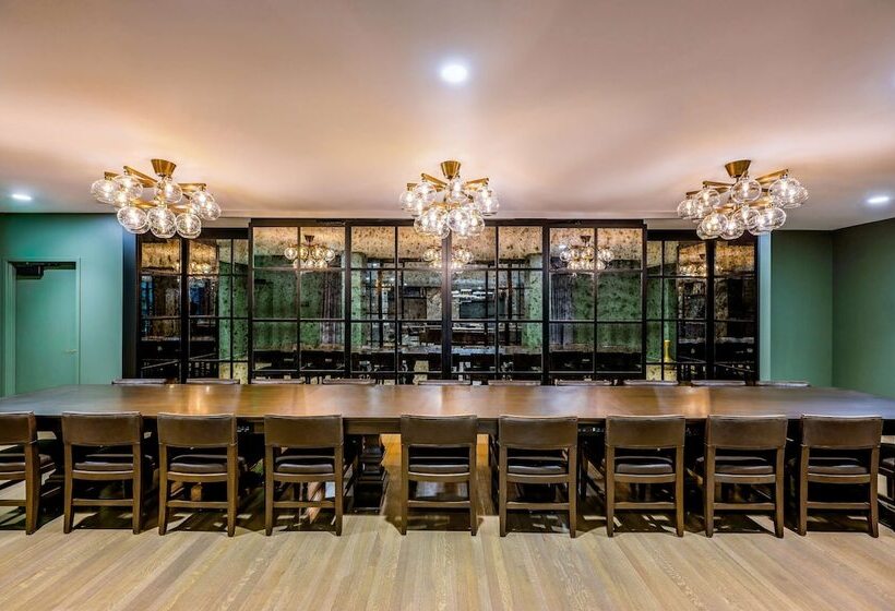 Отель Fort Des Moines, Curio Collection By Hilton