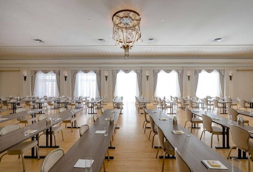 Отель Fort Des Moines, Curio Collection By Hilton