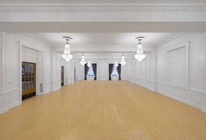 Отель Fort Des Moines, Curio Collection By Hilton