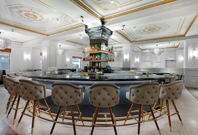 Отель Fort Des Moines, Curio Collection By Hilton