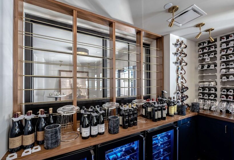 Отель Fort Des Moines, Curio Collection By Hilton