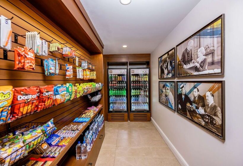 Отель Fort Des Moines, Curio Collection By Hilton