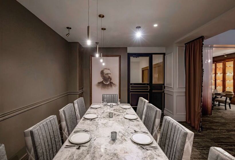 Отель Fort Des Moines, Curio Collection By Hilton