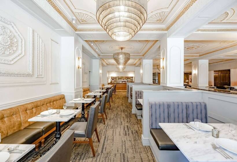 Отель Fort Des Moines, Curio Collection By Hilton