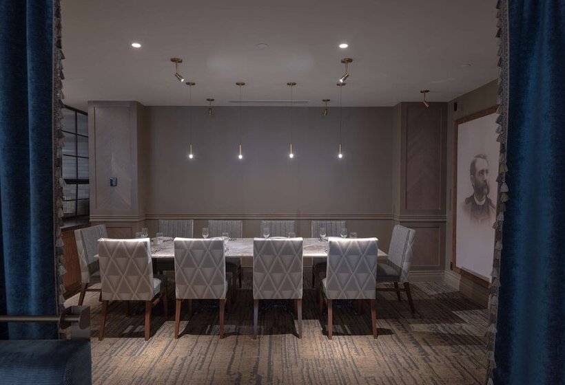 Отель Fort Des Moines, Curio Collection By Hilton