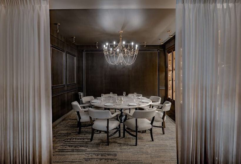 Отель Fort Des Moines, Curio Collection By Hilton