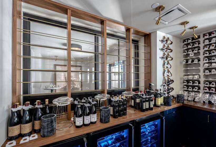 Отель Fort Des Moines, Curio Collection By Hilton