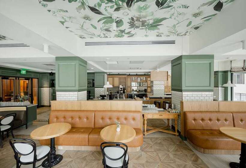 Отель Fort Des Moines, Curio Collection By Hilton