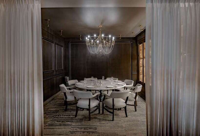 Отель Fort Des Moines, Curio Collection By Hilton